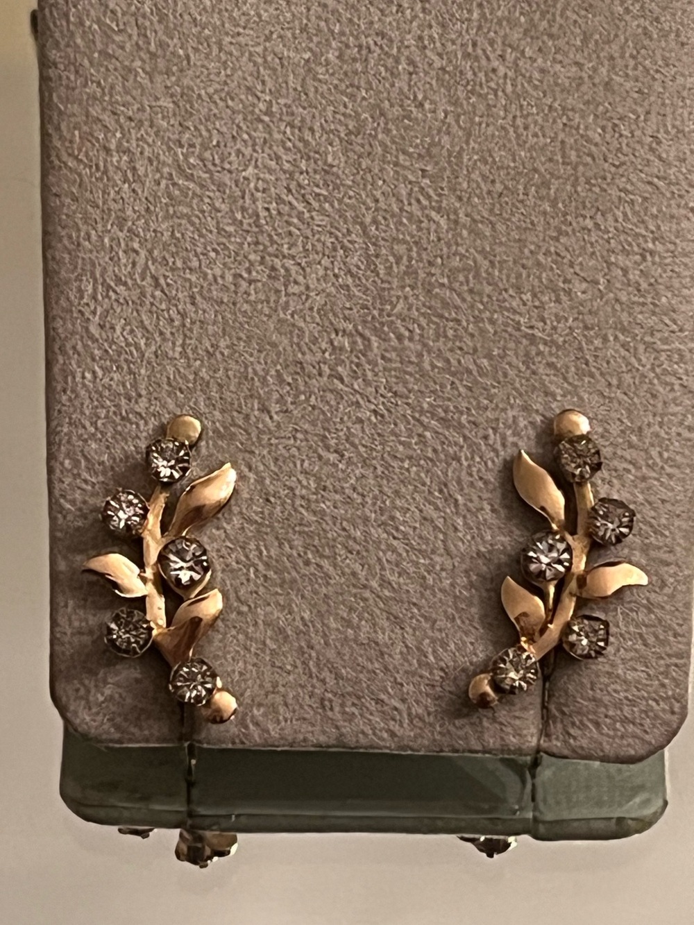 Vintage gold tone leaf and faux diamond screw on earrings